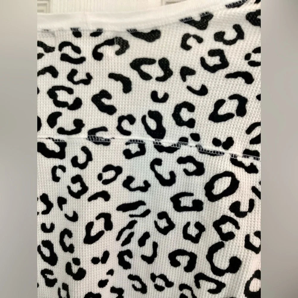 OP Black & White Leopard Thermal Top - Picture 10 of 10